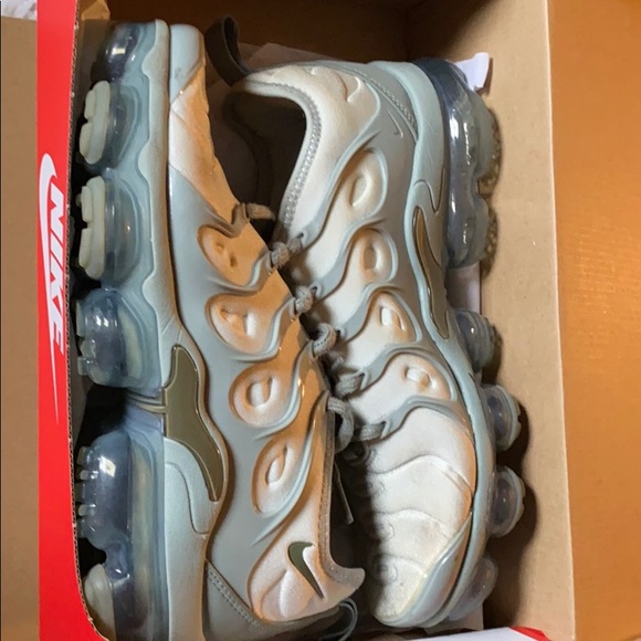 COPY - Women Air VaporMax Plus - Picture 1 of 4